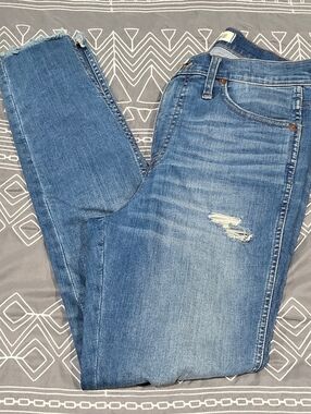 Madewell 10" High Rise Distressed Skinny Jeans Size 28